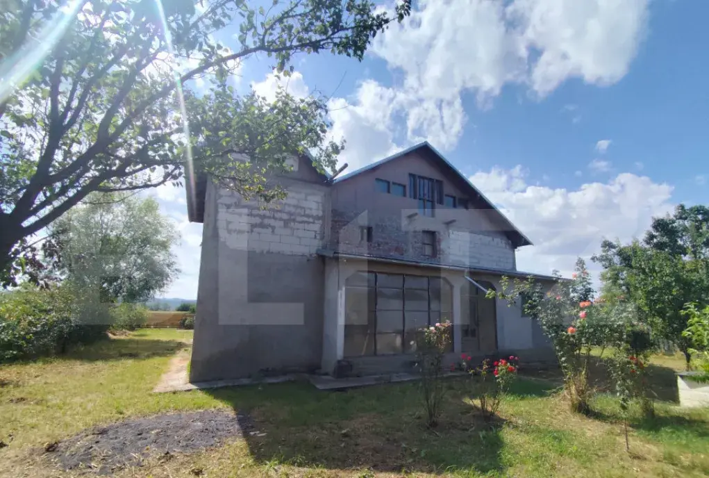 Casa 277 mp utili 1140 mp teren Tutora