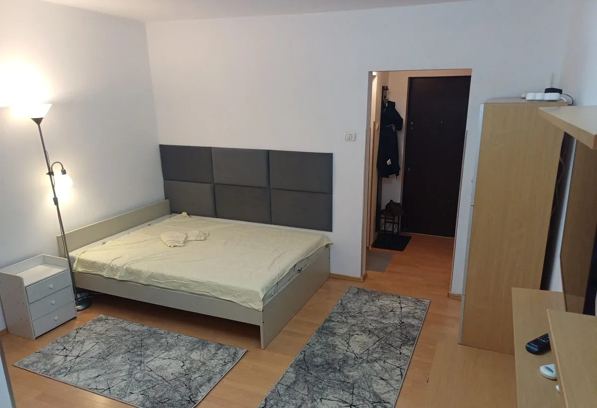 Titan metrou garsoniera inchiriere