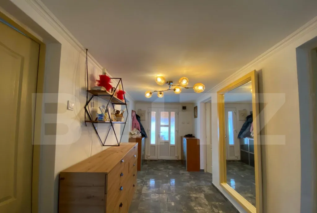 Casa moderna 4 camere 30 ari teren 4 anexe la 20 de minu