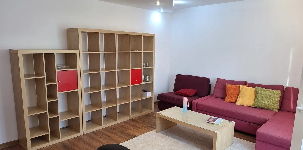 Militari langa Teatrul Masca Uverturii