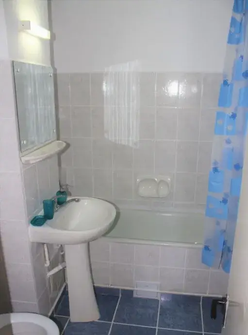 1 camera situat in Complexul Studentesc