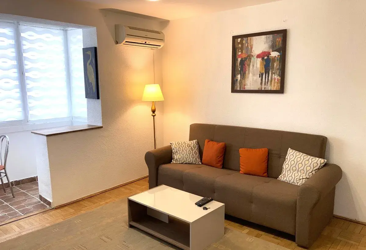 Piata Amzei Calea Victoriei 5 min pana la Metrou Piata Romana