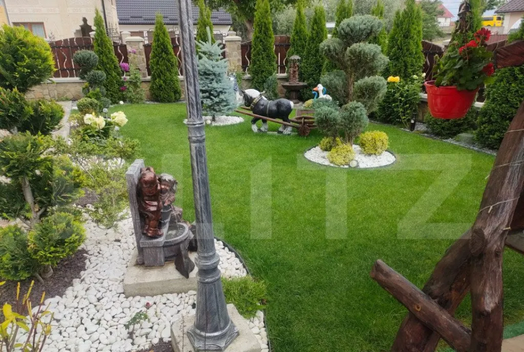 Casa cu 8 camere mobilata si utilata zona Marginea Radauti