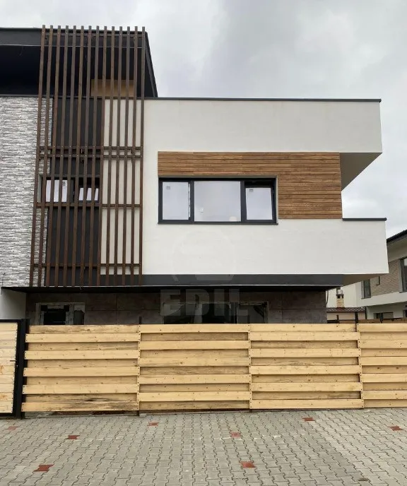 Duplex zona Sub Cetate