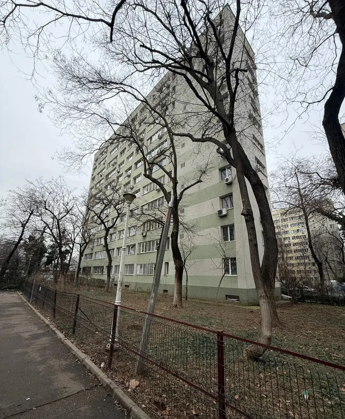 Obor Colentina Str Masina de Paine langa biserica Sfantul Dumitru