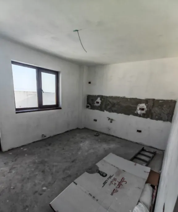 Casa P 1 de vanzare 3 camere 92 60mp situata in zona Navo