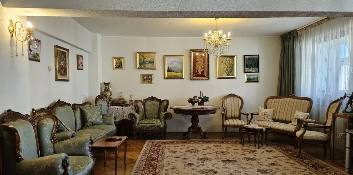 Unirii Decebal 4 camere etaj 6 st 115 mp