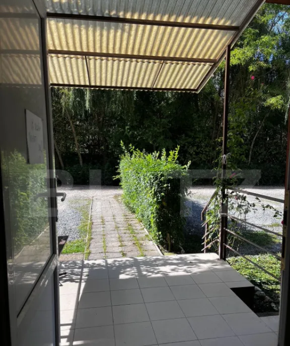 Apartament 3 camere 53 mp 2 parcari curte