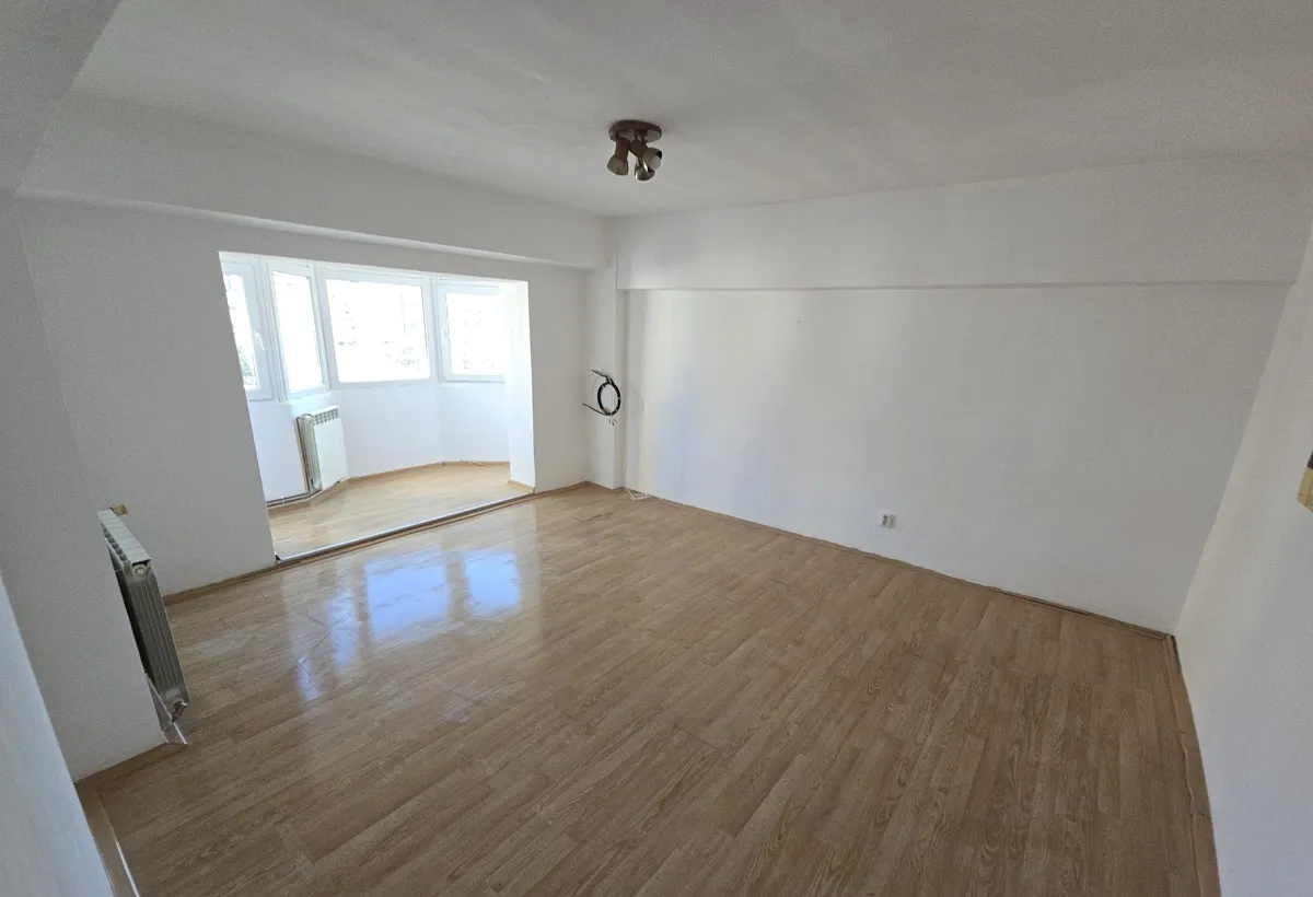 Resita Apartament cu o camera garsoniera ultracentral in Resita