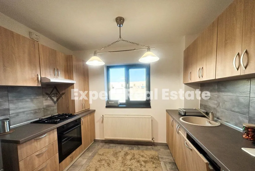 Apartament spatios 3 camere otopeni central