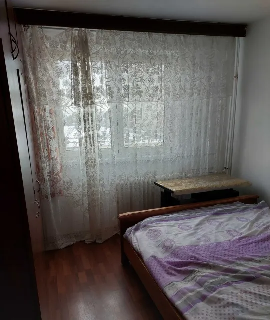 Vand apartament 2 camere cf ii dec Nitu Vasile