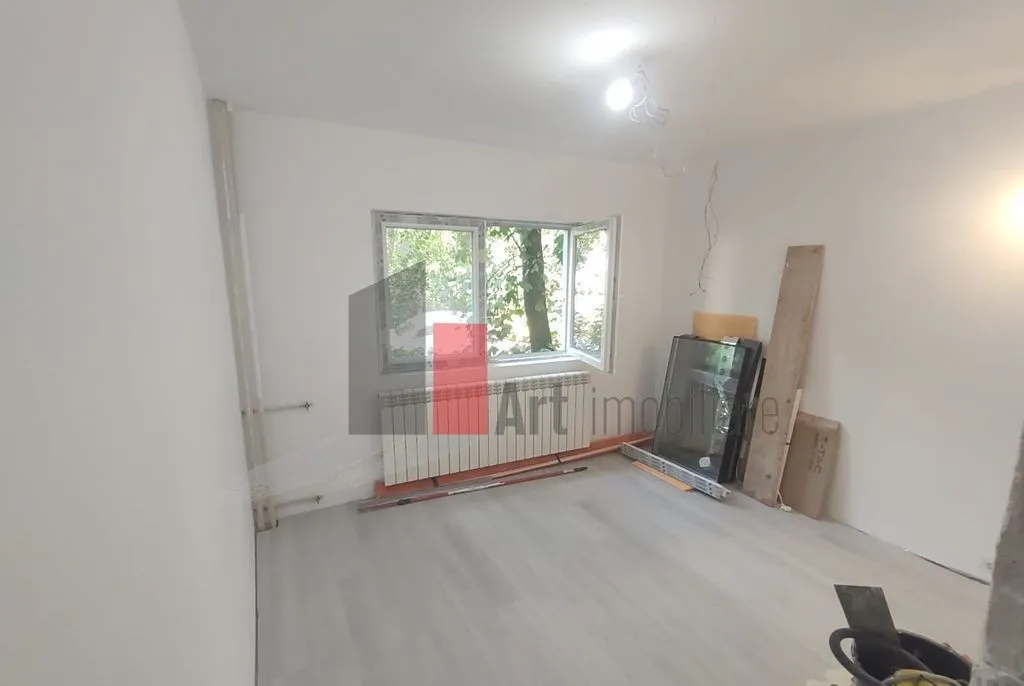 Vanzare apartament 2 camere semidecomandat Drumul Gazar