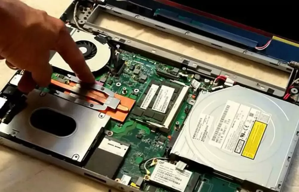 Reparatie Laptop Bucuresti Curatare De Praf