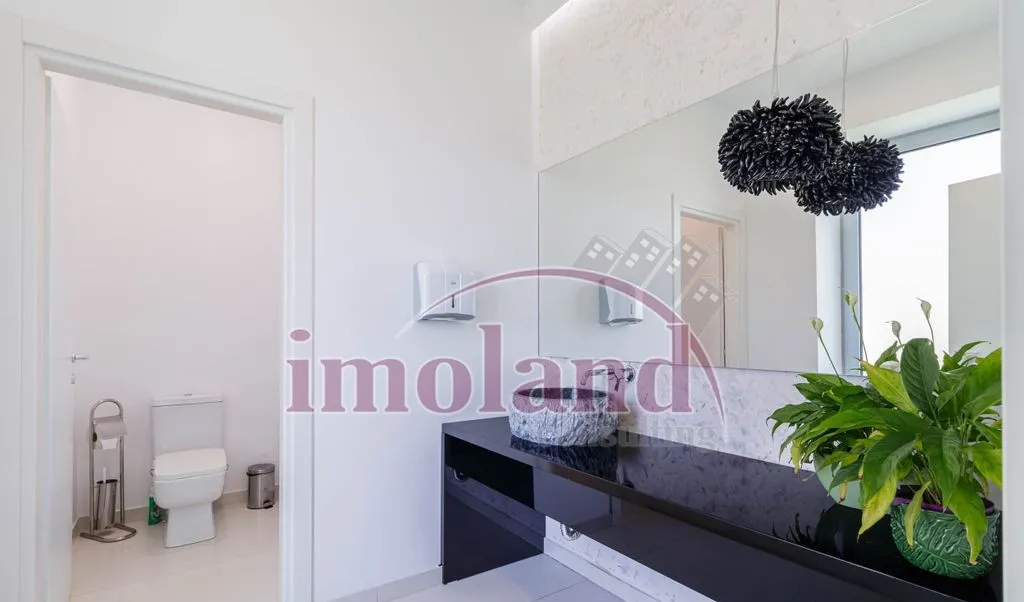 Imobil cu 30 de locuri parcare Pipera