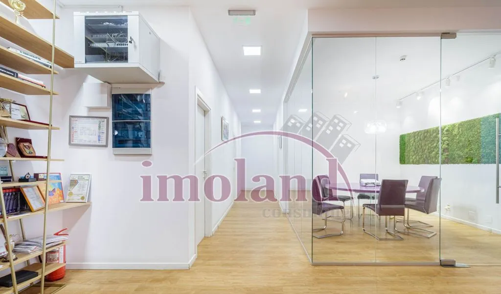 Imobil cu 30 de locuri parcare Pipera