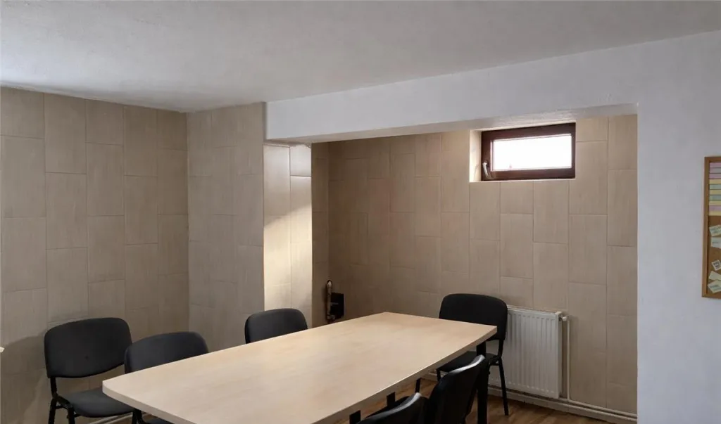 Cladire impozanta aspect deosebit pretabil pentru multipl