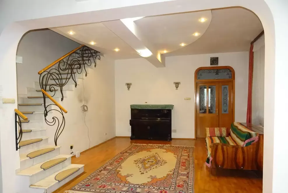 Vila 7 camere 285 000 euro negociabil