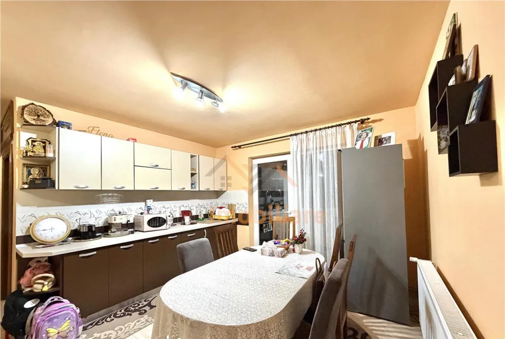 Apartament de vanzare 2 camere decomandat bloc nou B