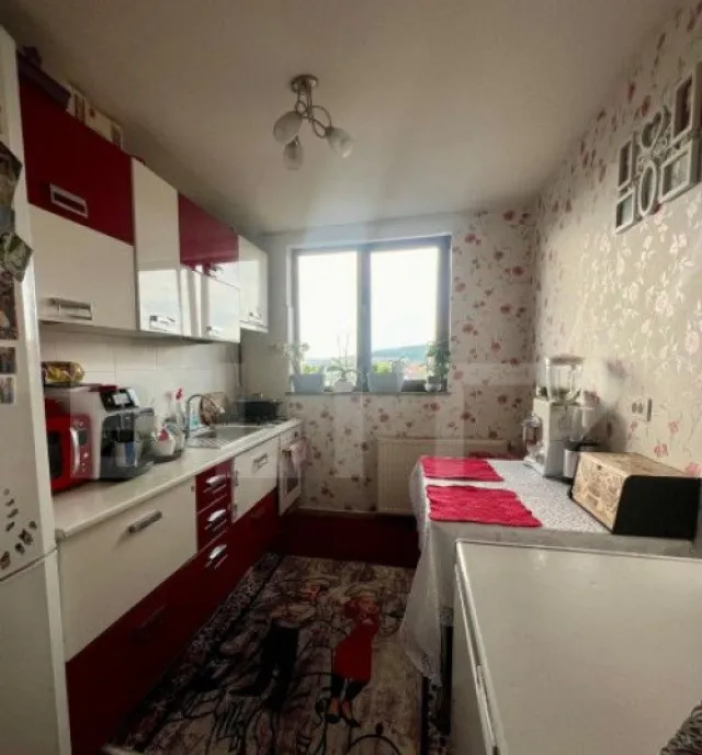 Apartament 4 camere 100 mp decomandat cartier Burdujeni