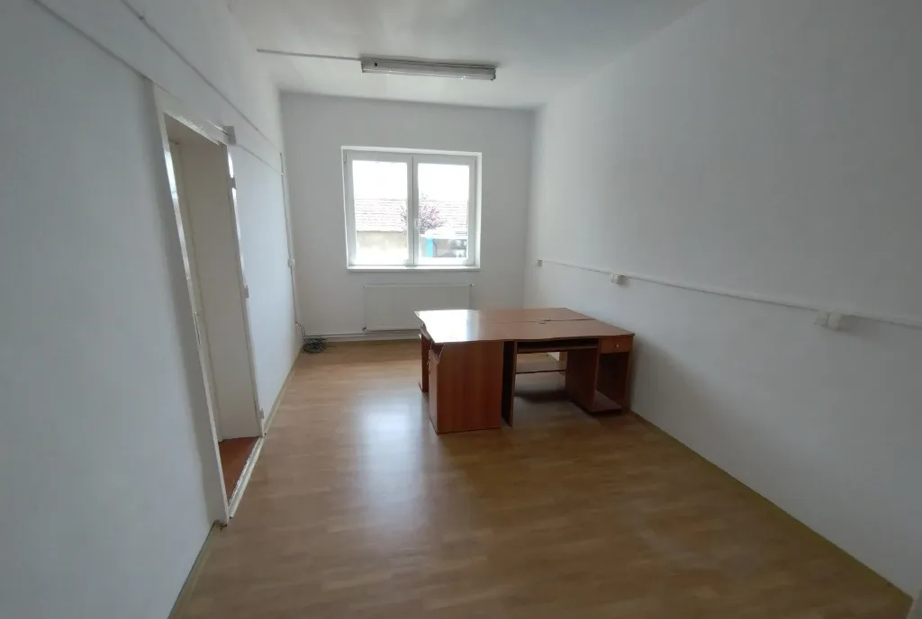 Inchiriez spatiu birou 2 camere 33 mp zona Turnisor