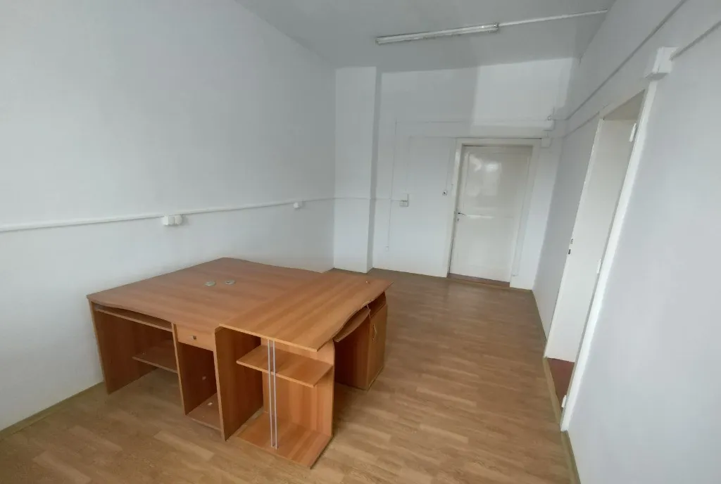 Inchiriez spatiu birou 2 camere 33 mp zona Turnisor