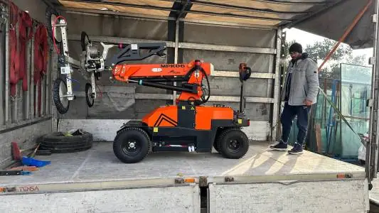 Vanzare robot pentu sticla