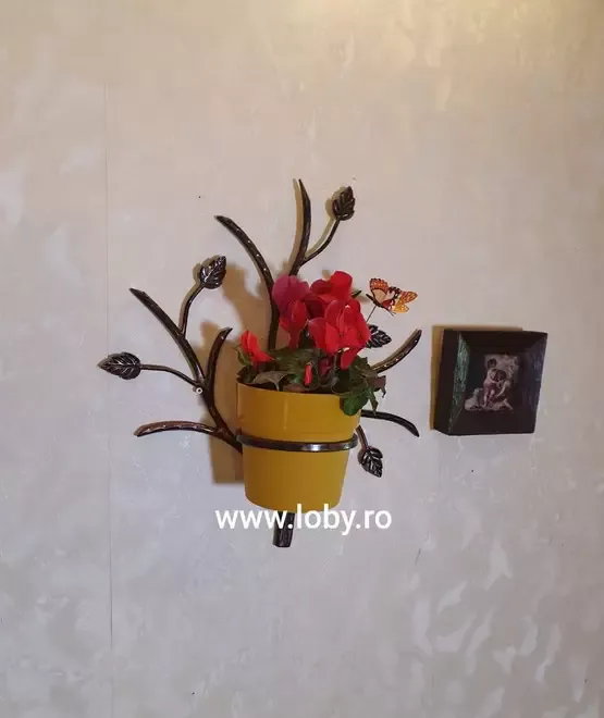 Suport fier forjat pentru o floare