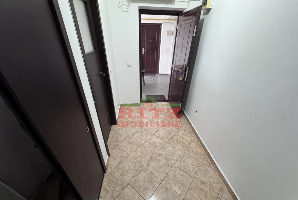 Garsoniera 30 mp Gata de mutare