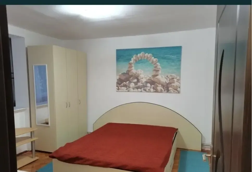 Vand apartament 2 camere podgoria