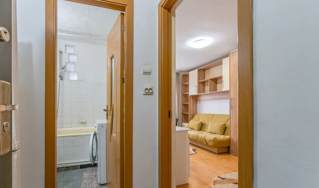 Garsoniera mobilata cu loc de parcare