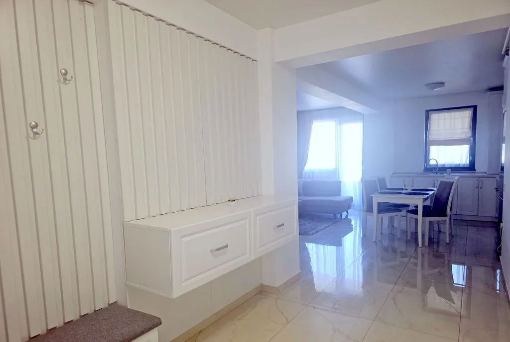 Inchiriere 2 camere Complex Roka Micro 17 - parcare