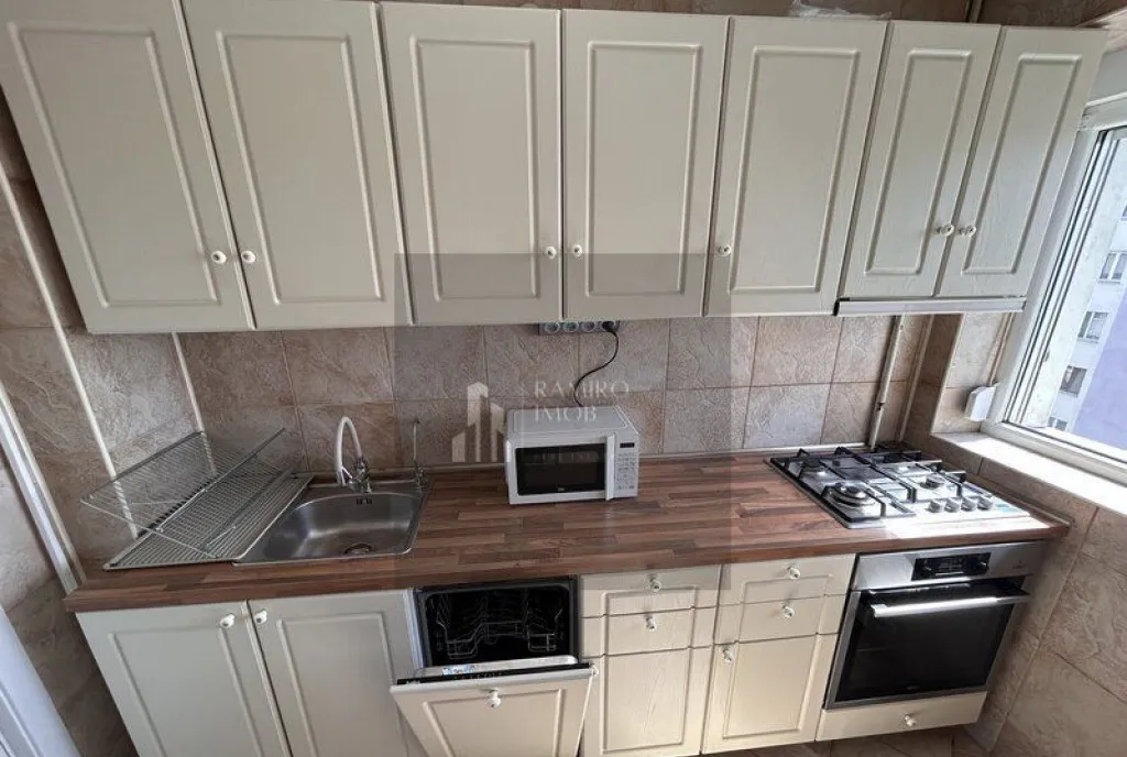 2 camere Decomandat Metrou Titan la 3 Minute