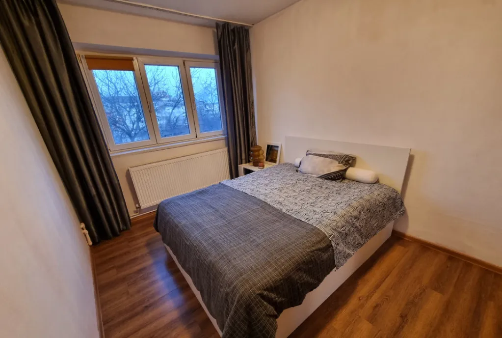 Bistrita lac 3 camere decomandate etaj intermediar bloc