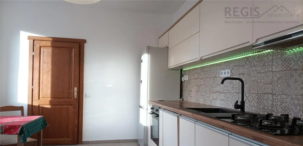 Casa deosebita 3 Camere la prima 238 nchiriere Centru S