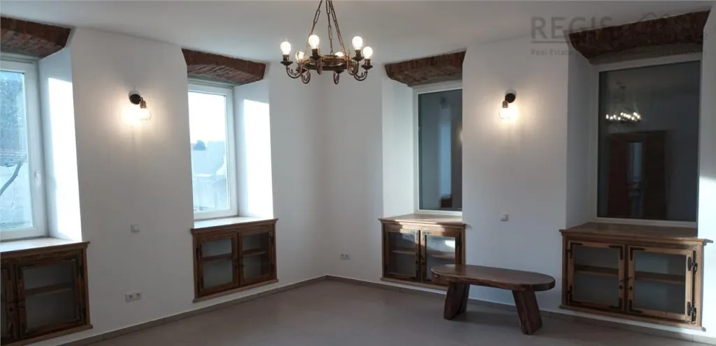 Casa deosebita 3 Camere la prima 238 nchiriere Centru S