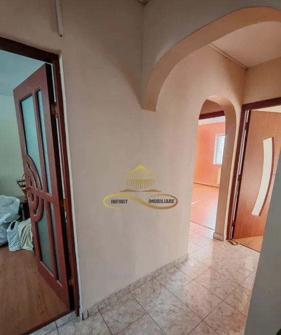 Se vinde apartament ce necesita renovare 3 camere 2 bai