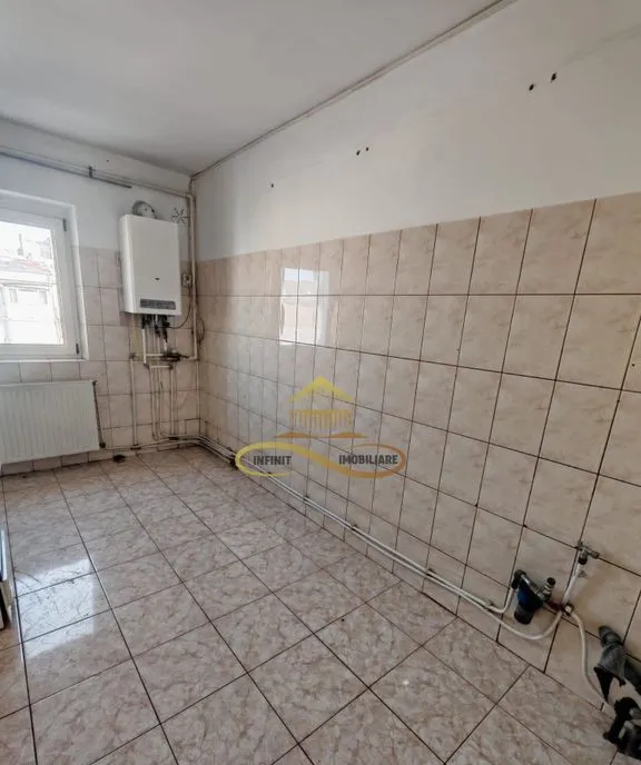 Se vinde apartament ce necesita renovare 3 camere 2 bai