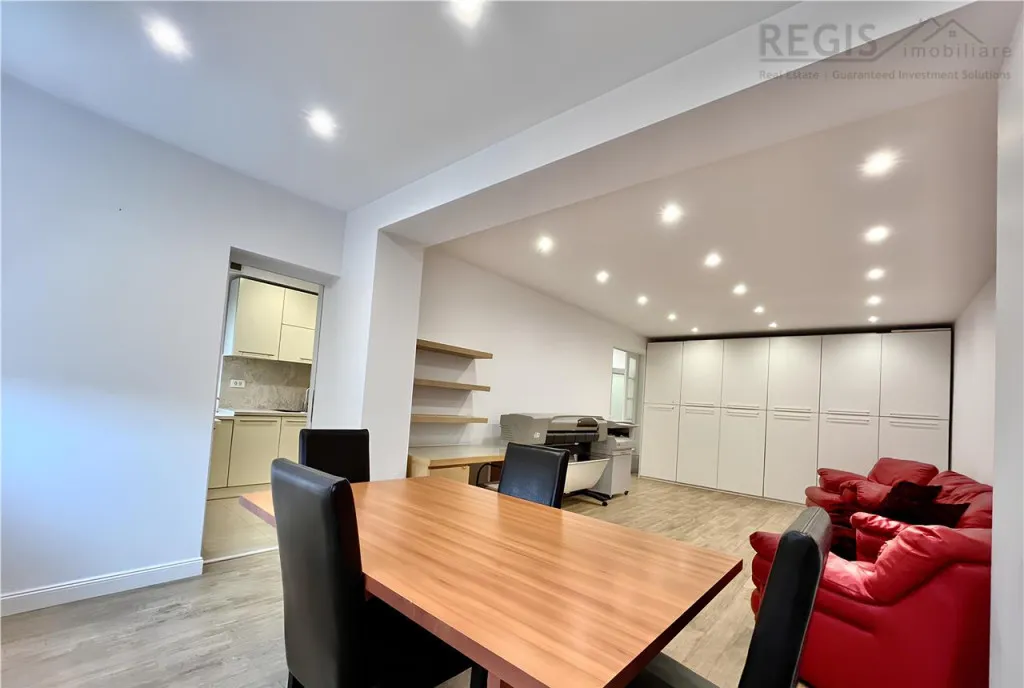 Apartament Decomandat Central cu 3 Camere potrivit unei S C