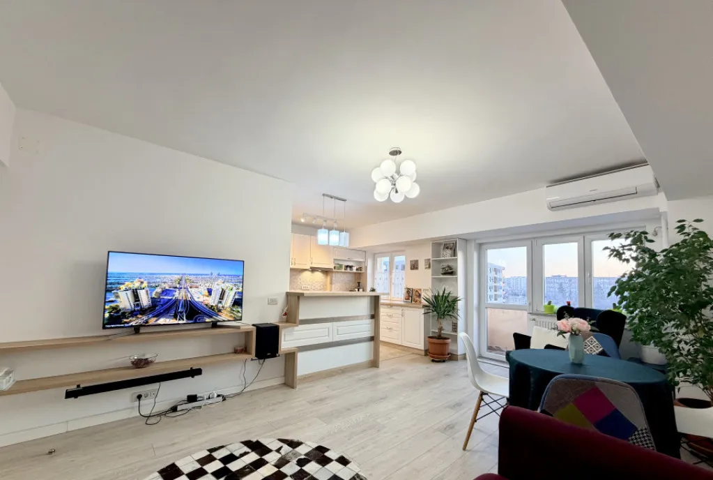 Platforma industriala 7000 mp teren asfaltat 1000 mp Hala