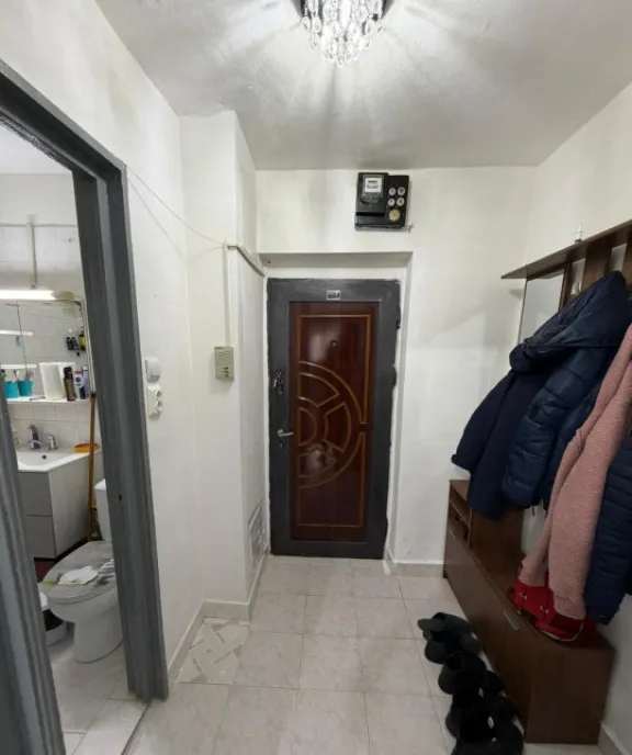 Militari Piata Veteranilor garsoniera 31mp etaj 1 bloc