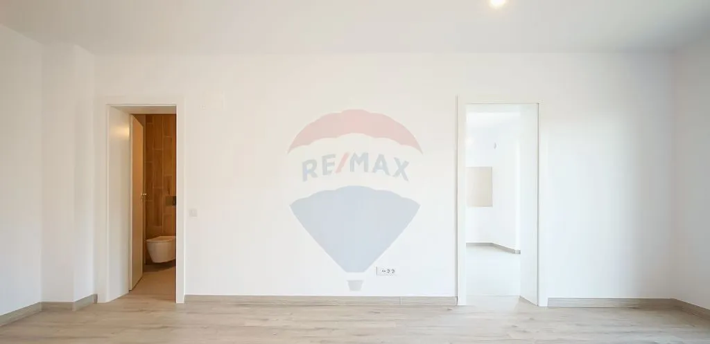 Garsoniera decomandata 40 mp utili etaj 1 rokman Zo