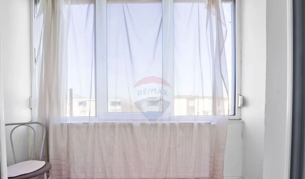 Apartament cu 2 camere decomandat de vanzare in zona 300