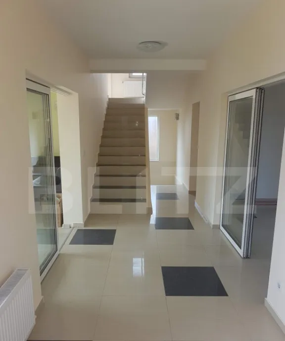 Casa 200 mp reg P 1 zona Mosnita Noua