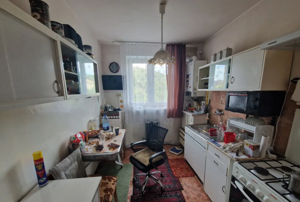 Apartament 3 camere - zona linistita aproape de Faculta