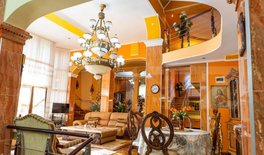 Casa de vanzare cu 10 camere 1200 mp zona Dipsa