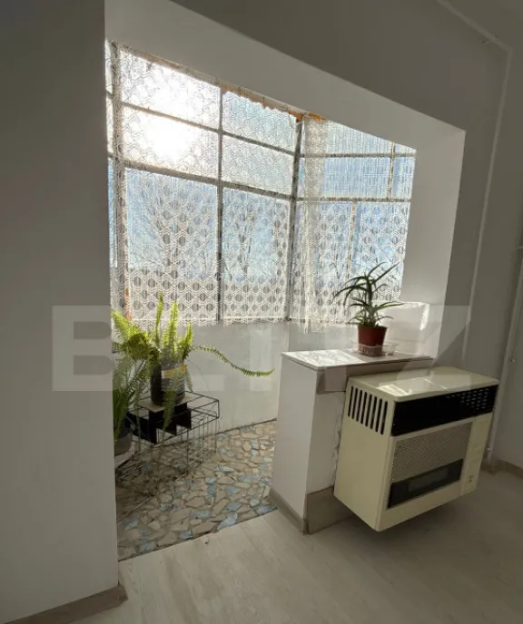 Garsoniera luminoasa cu vedere panoramica spre munte Bar