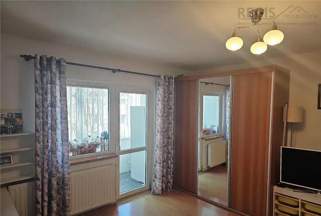 Garsoniera spatioasa zona Judetean