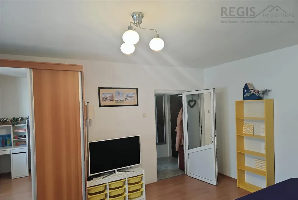 Garsoniera spatioasa zona Judetean