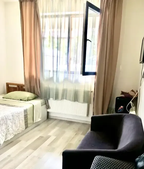 VAND APARTAMENT 3 camere cu LOC DE PARCARE