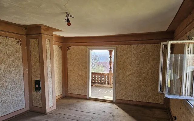 Casa lemn D P 1E Nanesti la 15 km de Sighetu-Marm Maramures